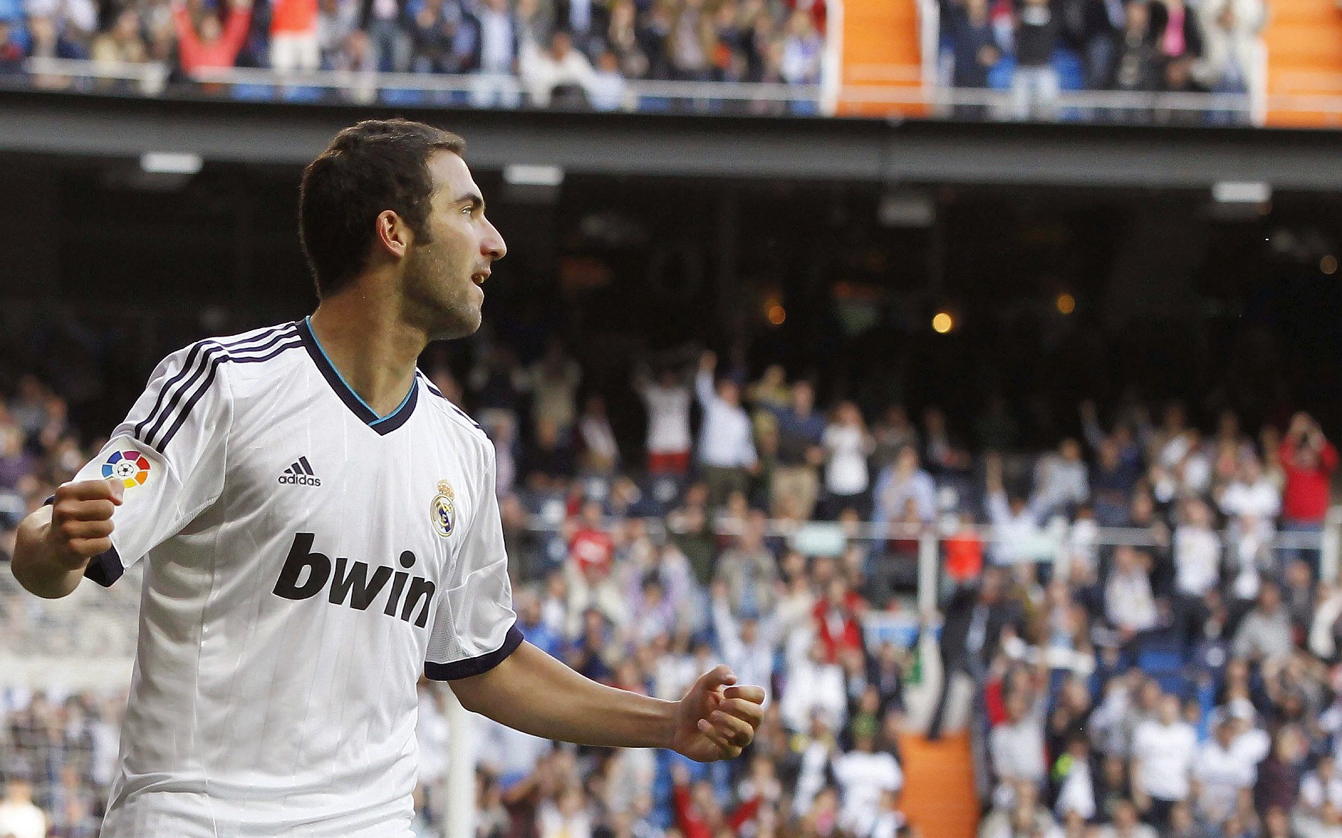 _大赛专访:幕后故事揭示比赛的精彩与辛苦_,比赛幕后工作者